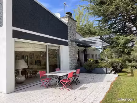 villa 8 pièces 278 m²