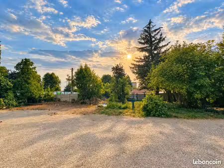 terrain constructible et plat de 525m2