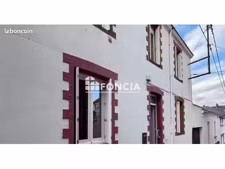 quartier zola : charmant t1 bis traversant de 33 36 m2 en r+1 avec jardin dépendances  gre