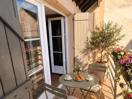 hypercentre orléans - grand t2/t3 de 65 m2 avec balcon - au calme
