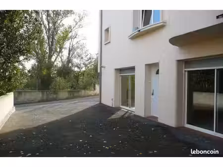 a louer : bureau / local commercial dans un cadre agréable avec vue sur la garonne