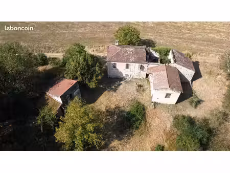 corps de ferme de 180m2 avec dépendances