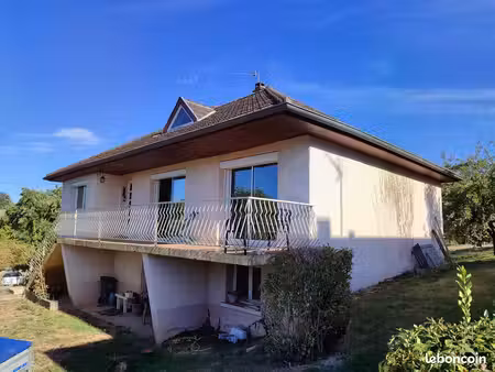 maion à 2 pas du centre ville de charlieu - 166 000