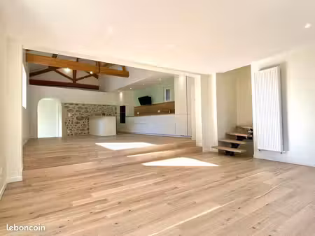 maison en pierre entièrement rénovée