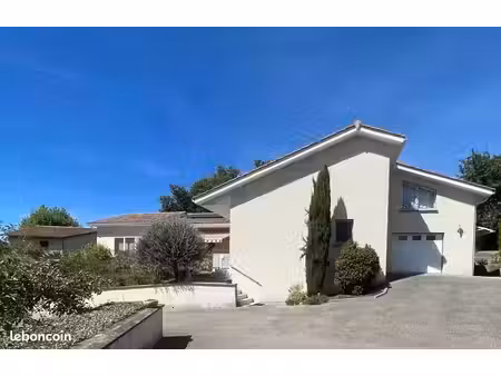 villa 9 pièces 211 m²