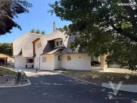 propriété 8 pièces 250 m²