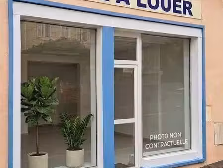 a louer - local commercial d'environ 61m2 - segré hyper-centre