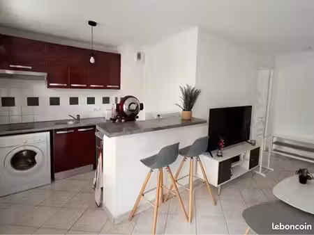 bel appartement avec grande terrasse à 5 min de la plage