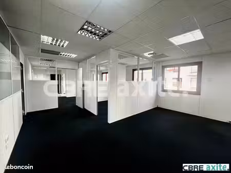 bureaux 133 m² bourgoin jallieu