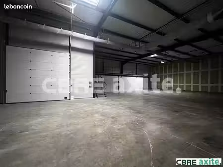 local d'activite 2567 m² janneyrias