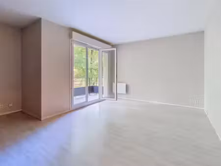 location appartement 3 pièces 63 m² à combs-la-ville (77380)