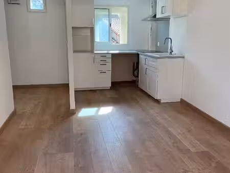 appartement t2 en duplex au coeur de mèze