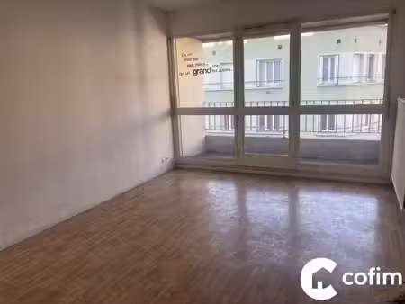 t2 loué vide proche centre ville - balcon - cave - parking