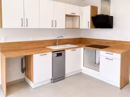 t2 avec parking et terrasse à toulon