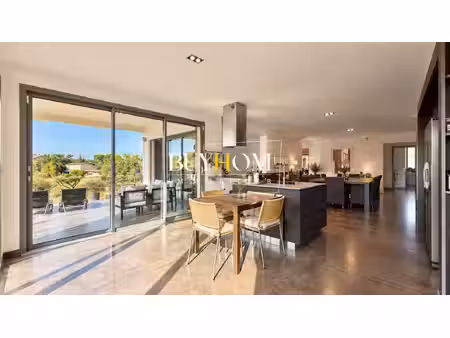 'clelia' - maison de 228m2 avec piscines et garage