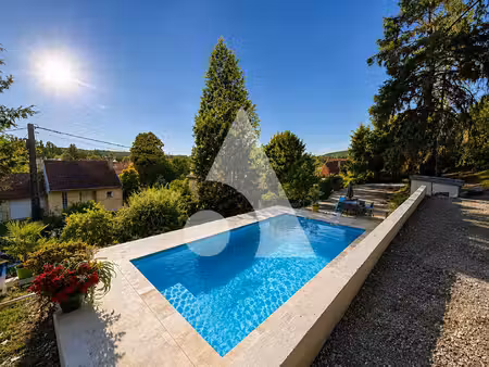 maison 131 m²   piscine chauffée  terrain 2 657 m²  dpe c
