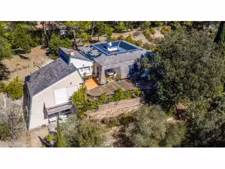 maison d'architecte koh-i-noor au coeur d'un écrin boisé