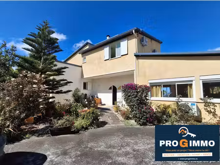 villa f6/f7 avec piscine sur 1 673 m² au tampon : l'espace  le