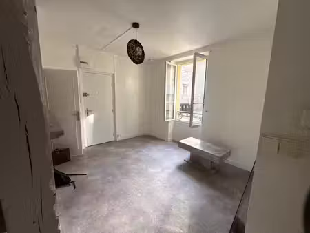 marines centre : vends appartement 2 pièces