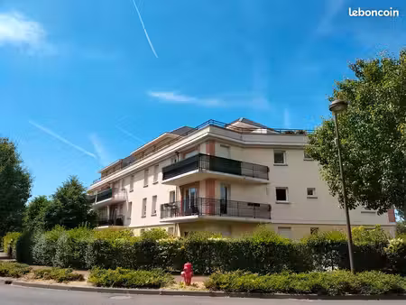 appartement t2 limite orléans/saint jean de la ruelle avec balcon et parking