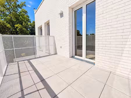 dernier etage et grande terrasse