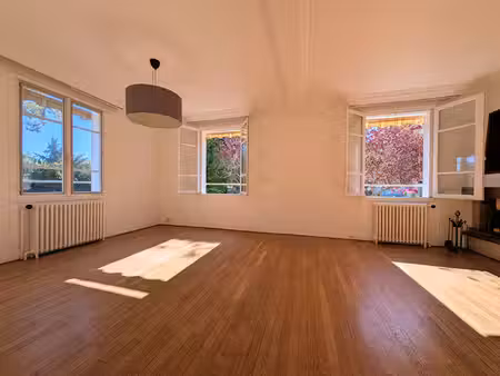 mesnil le roi - maison 5 pièces de 91 m² (152 m ² habitables) édifiée sur un terrain de 99