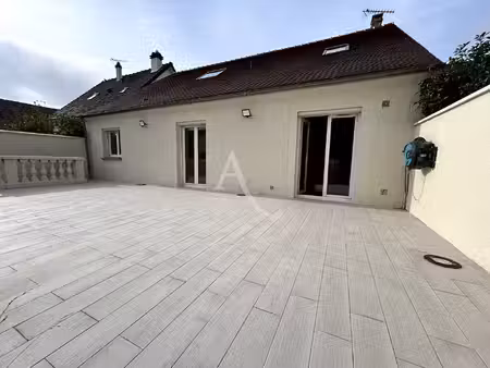 location maison 7 pièces  160.00m²  roissy