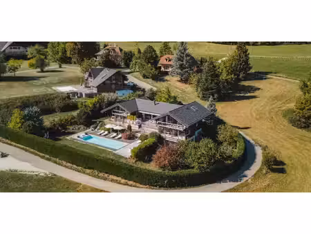 maison contemporaine avec piscine et jardin saint-martin-bellevue (74)