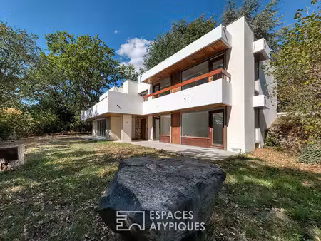 la maison d'architecte et sa vue imprenable