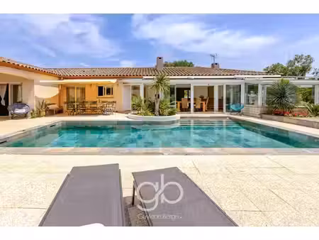 villa d'exception 230 m2 plain-pied avec piscine & jacuzzi |
