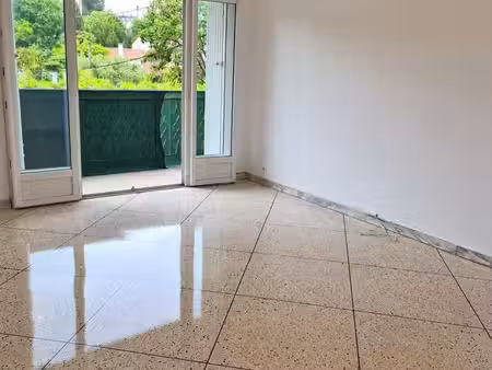 grand studio quartier estanove