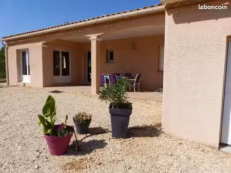 maison meublée récente plain-pied 3 ch  jardin 1 000 m²  garage