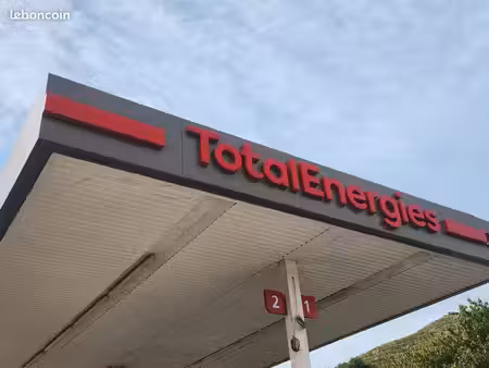 fond de commerce station d'essence totalenergies avec son boutique