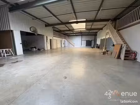 local d'activité 590 m²
