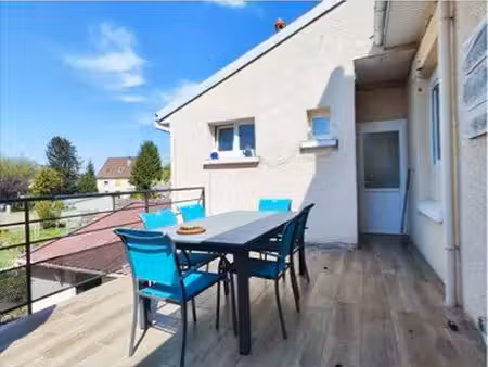 maison de ville de caractère avec jardin arboré et terrasse