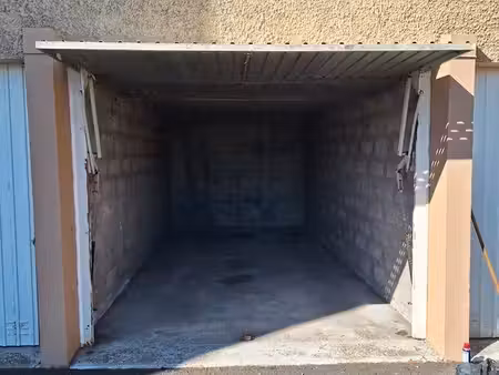 a louer garage au sein d'une residence
