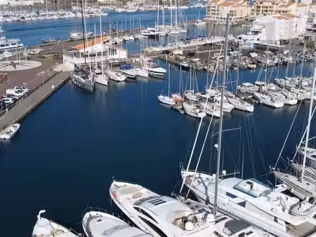 rare. murs commerciaux au cœur d’un pôle nautique majeur du littoral méditerranéen
