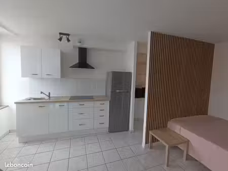 studio entièrement meublé