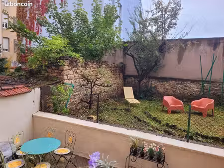 superbe t3 avec jardin et terrasse prives
