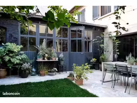 maison 8 pièces 160m2 - dépendances