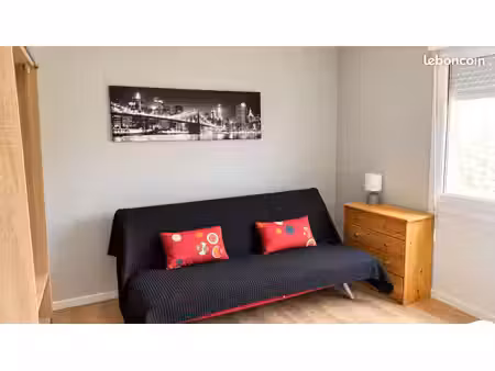 studio meublé 23 m²  cuisine séparée  proche chu