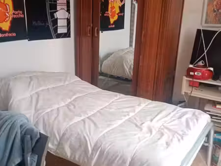 chambre meublée