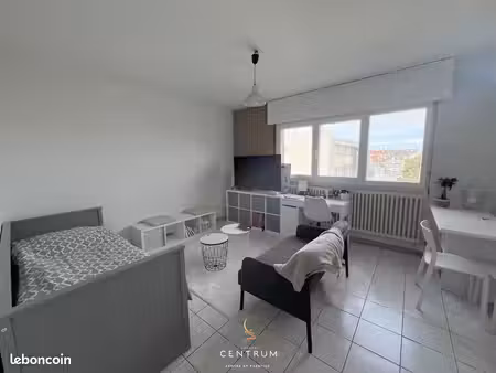 studio 1 pièce 27 m²