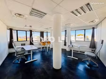 bureau 60 m²
