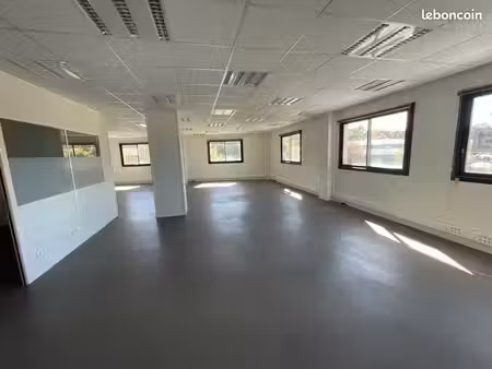 bureau 140 m²