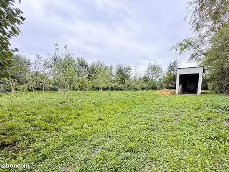 terrain 1305 m² la longueville