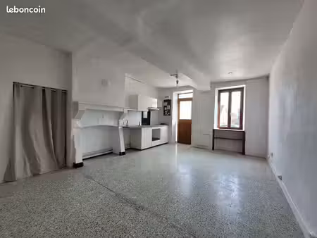 location studio 35m2 58300 champvert