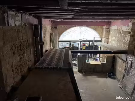 vend local commercial 120 m² plus caves possible  transformer en appartement à 80 m de la 