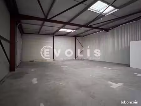local d'activité 300 m²