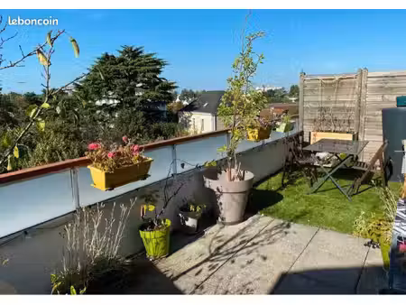 appartement t3 avec grande terrasse